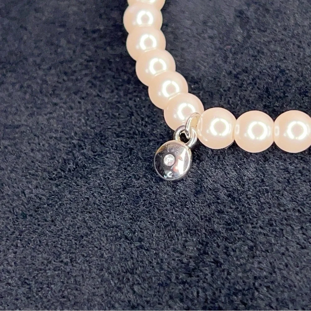 Vintage Pearly Style Bracelet Classic Retro Stretch Ivory White Silver Charm
